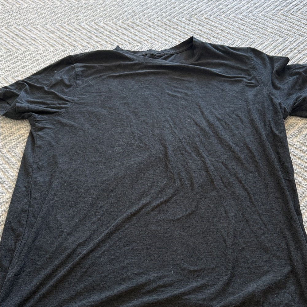 Men’s Vuori charcoal gray short Sleeve Shirt